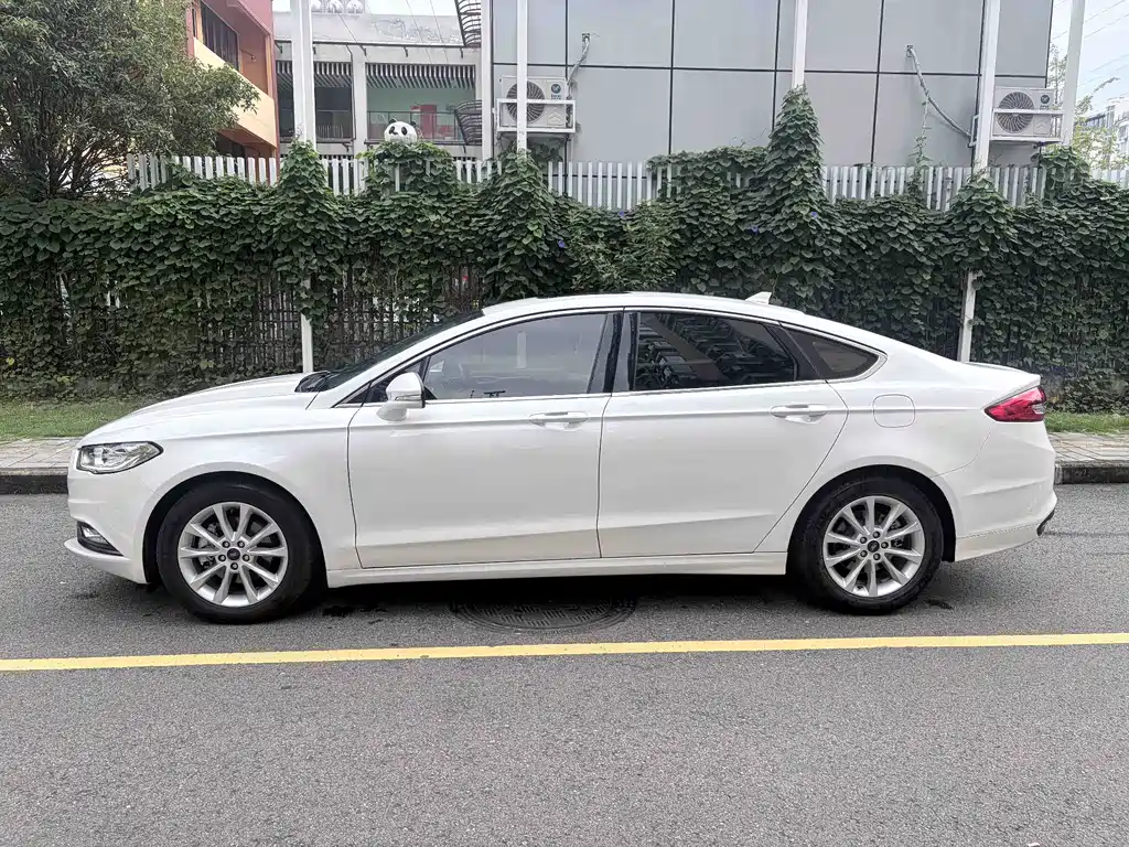 Ford Mondeo — миниатюра 10