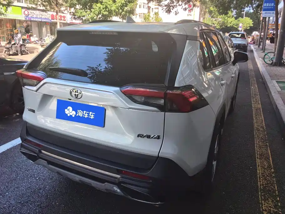 Toyota RAV4 — миниатюра 3