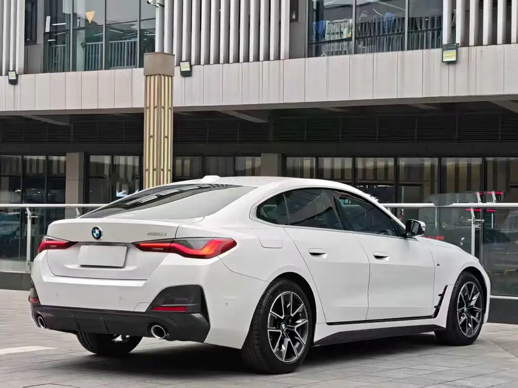 BMW 4 SERIES