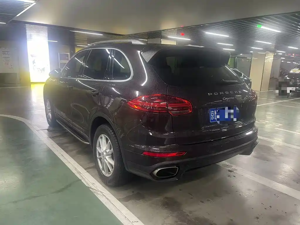 Porsche Cayenne — миниатюра 6