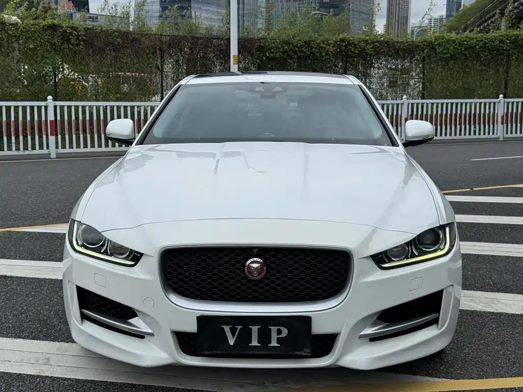 Jaguar XE — миниатюра 2