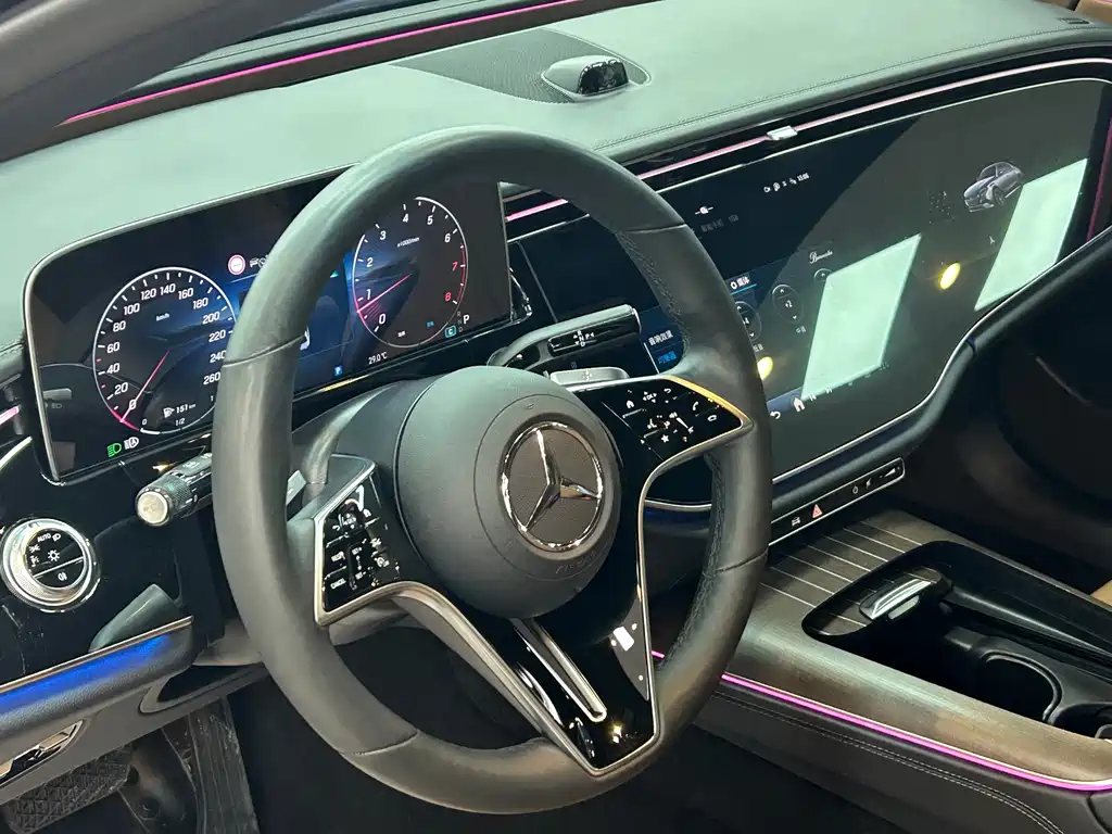 Mercedes-Benz E-Class — миниатюра 10