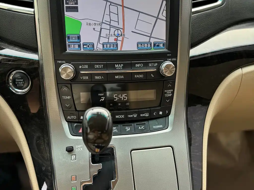Toyota Alphard — миниатюра 19