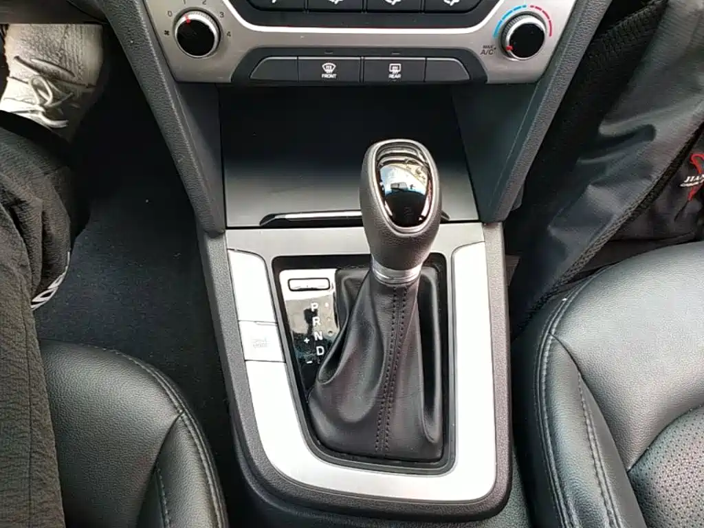 Hyundai Elantra — миниатюра 14