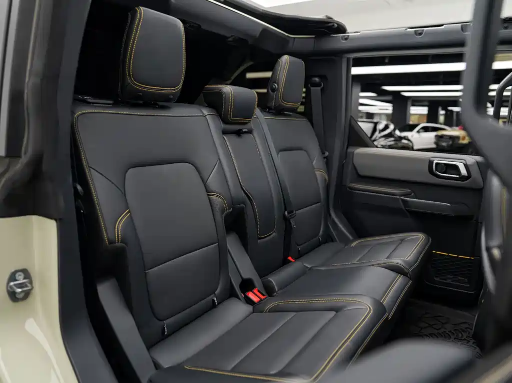 Ford Bronco (Import) — миниатюра 18