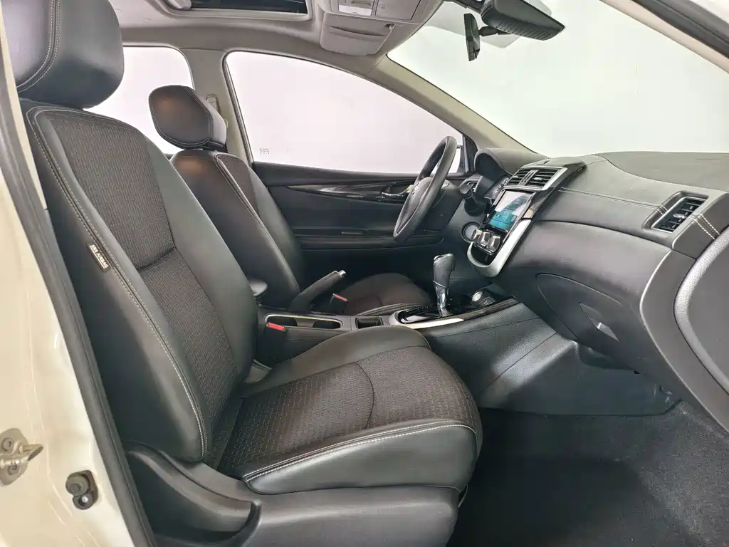 Nissan Tiida — миниатюра 14