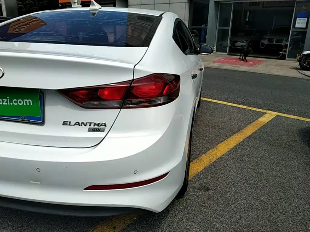 Hyundai Elantra — миниатюра 8