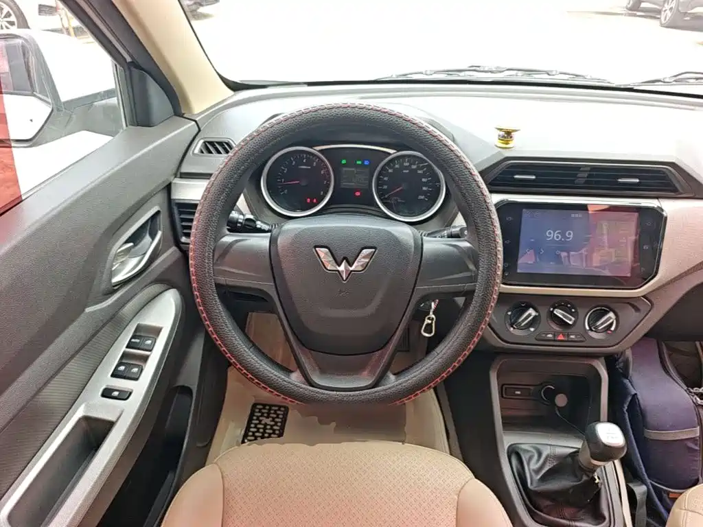 Wuling Hongguang — миниатюра 11