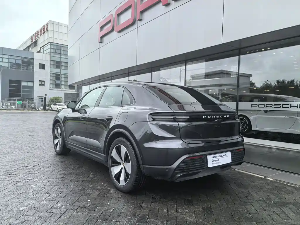 Porsche Macan EV — миниатюра 9