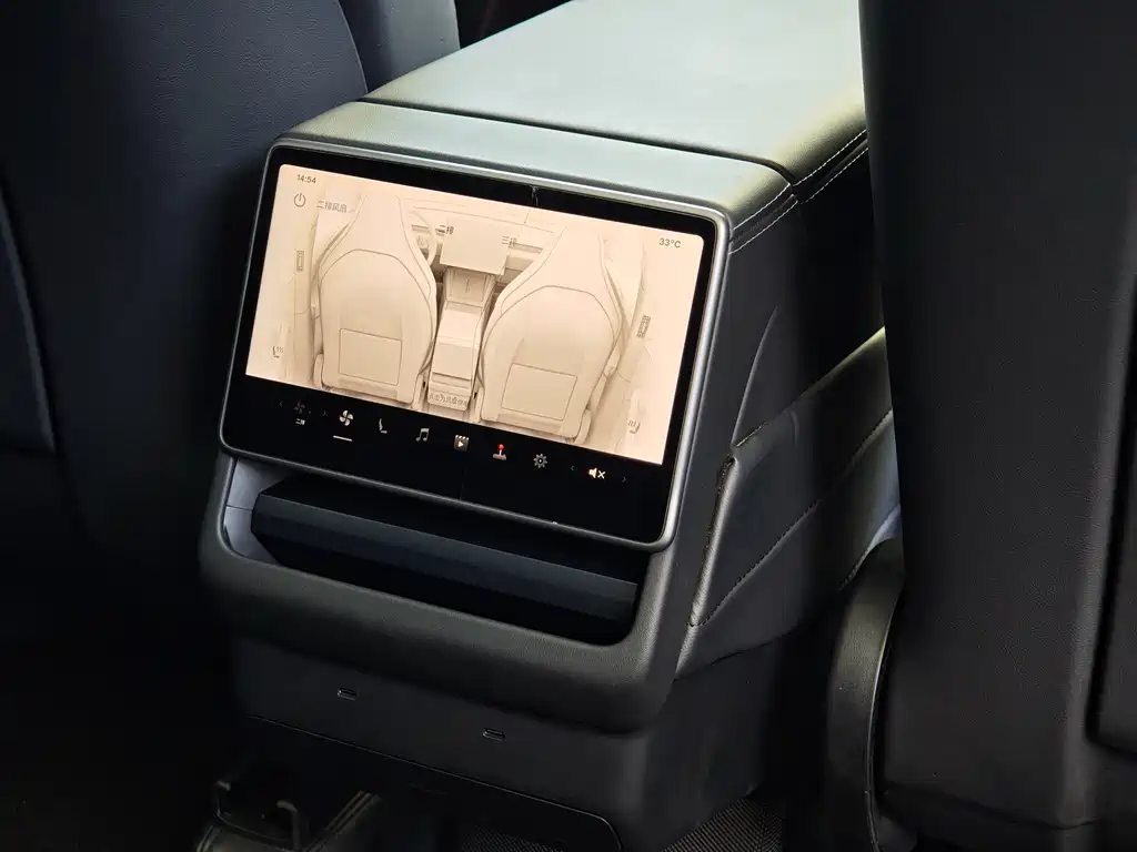 Tesla Model Y L — миниатюра 12
