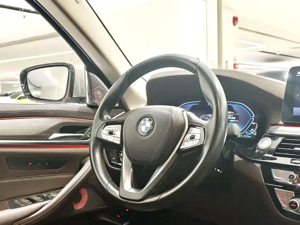 BMW 5 Series New Energy — миниатюра 8