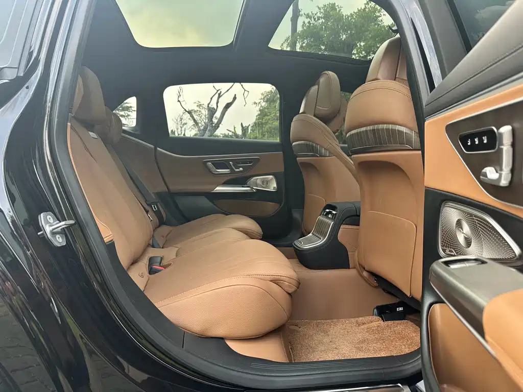 Mercedes-Benz E-Class — миниатюра 15