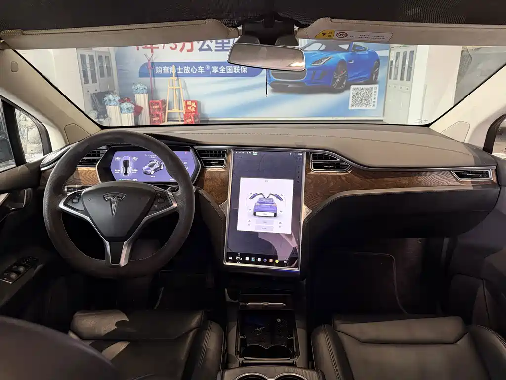 Tesla Model X — миниатюра 5