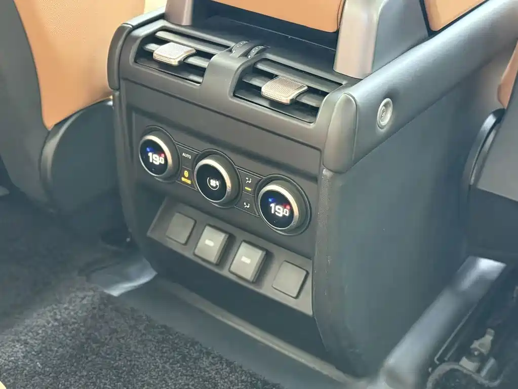 Land Rover Defender — миниатюра 13