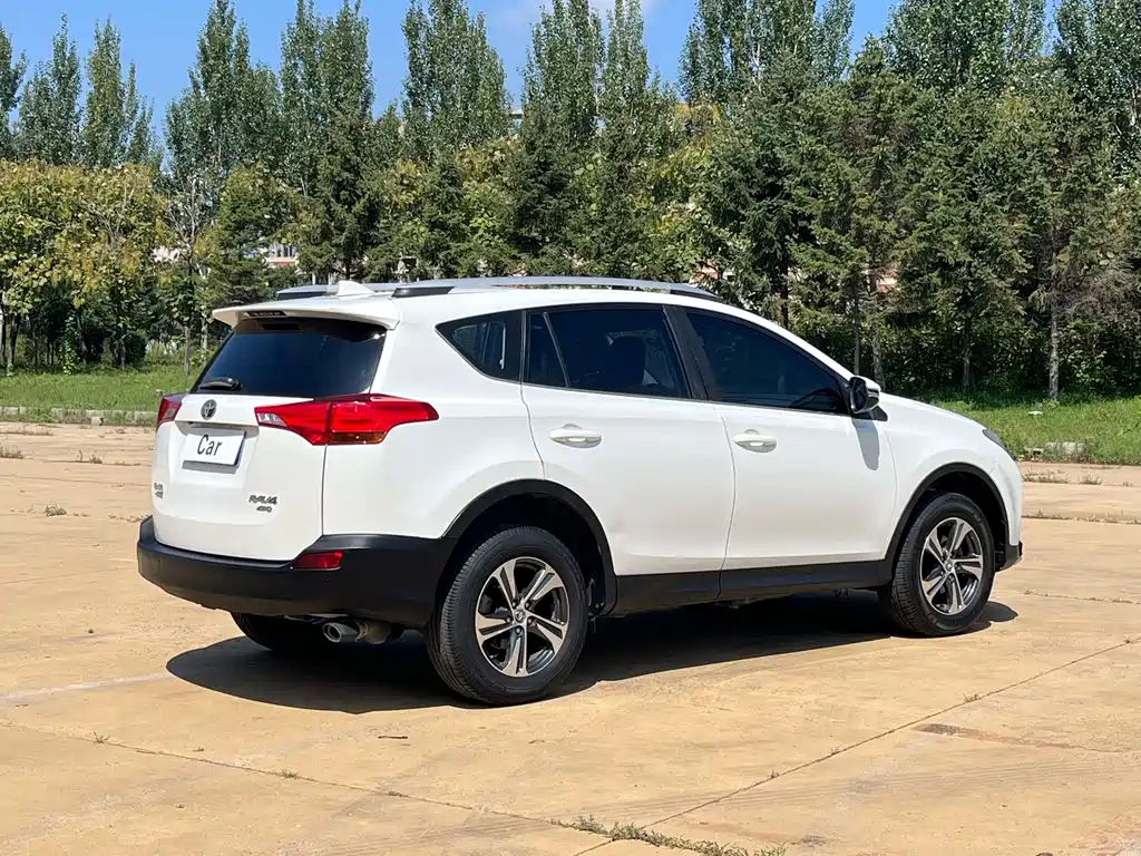 Toyota RAV4 — миниатюра 8