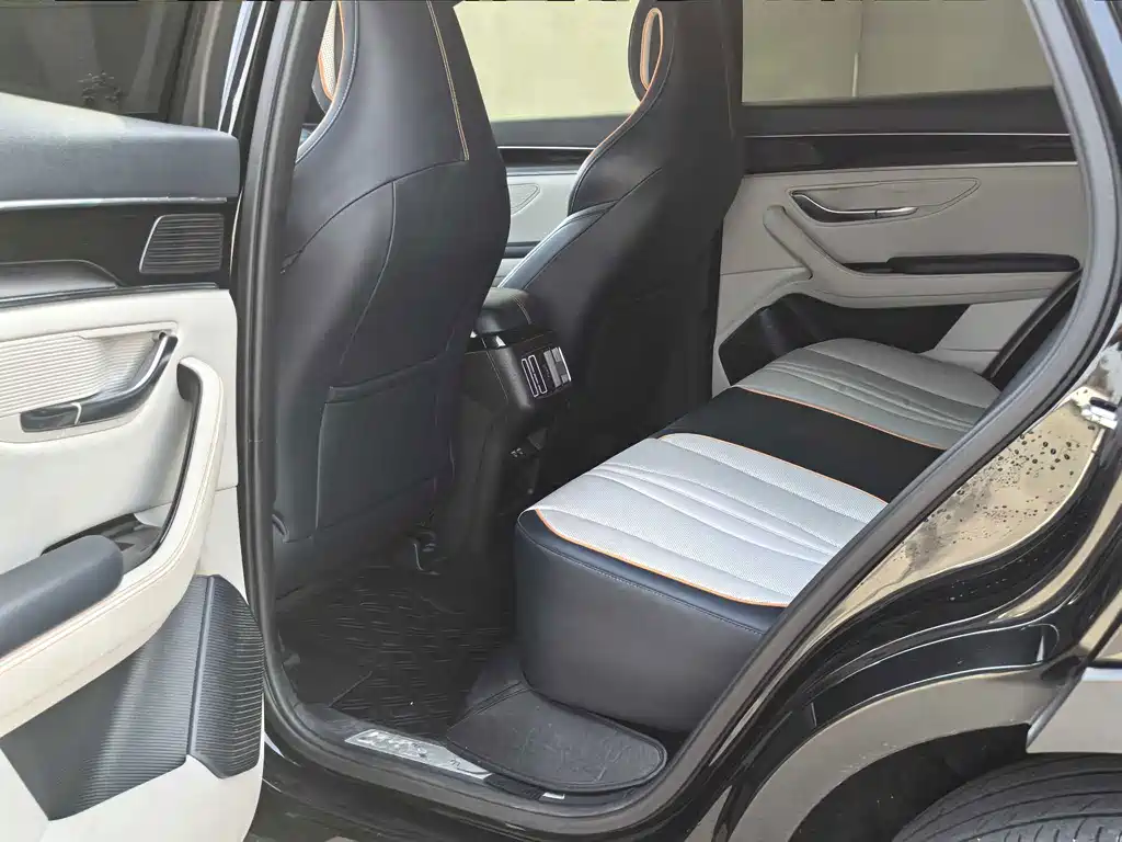 BYD PLUS New Energy — миниатюра 7