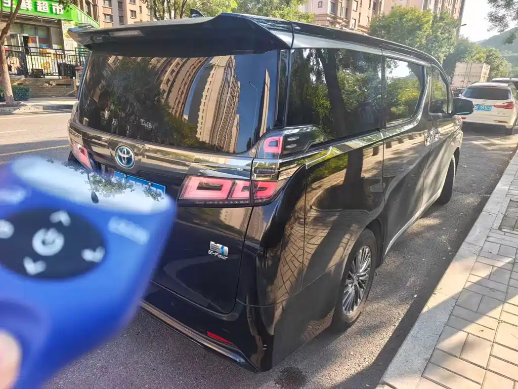 Toyota Vellfire — миниатюра 4