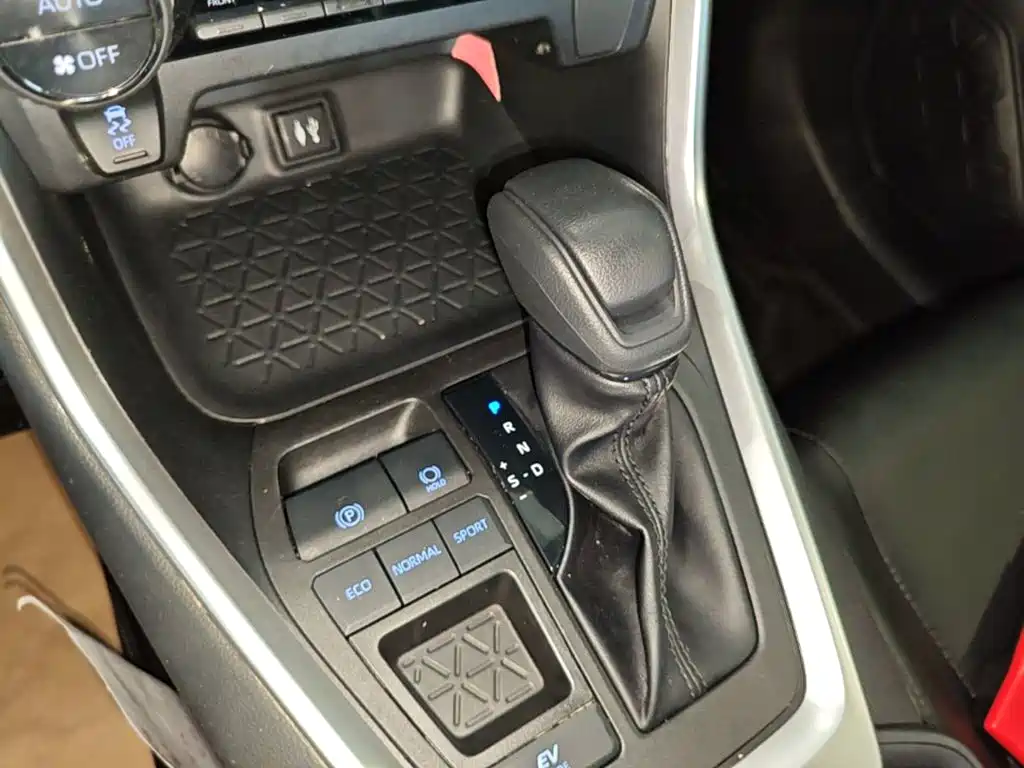 Toyota RAV4 — миниатюра 14