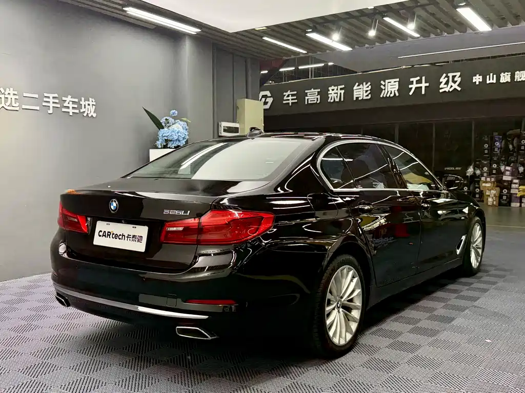 BMW 5 Series — миниатюра 13