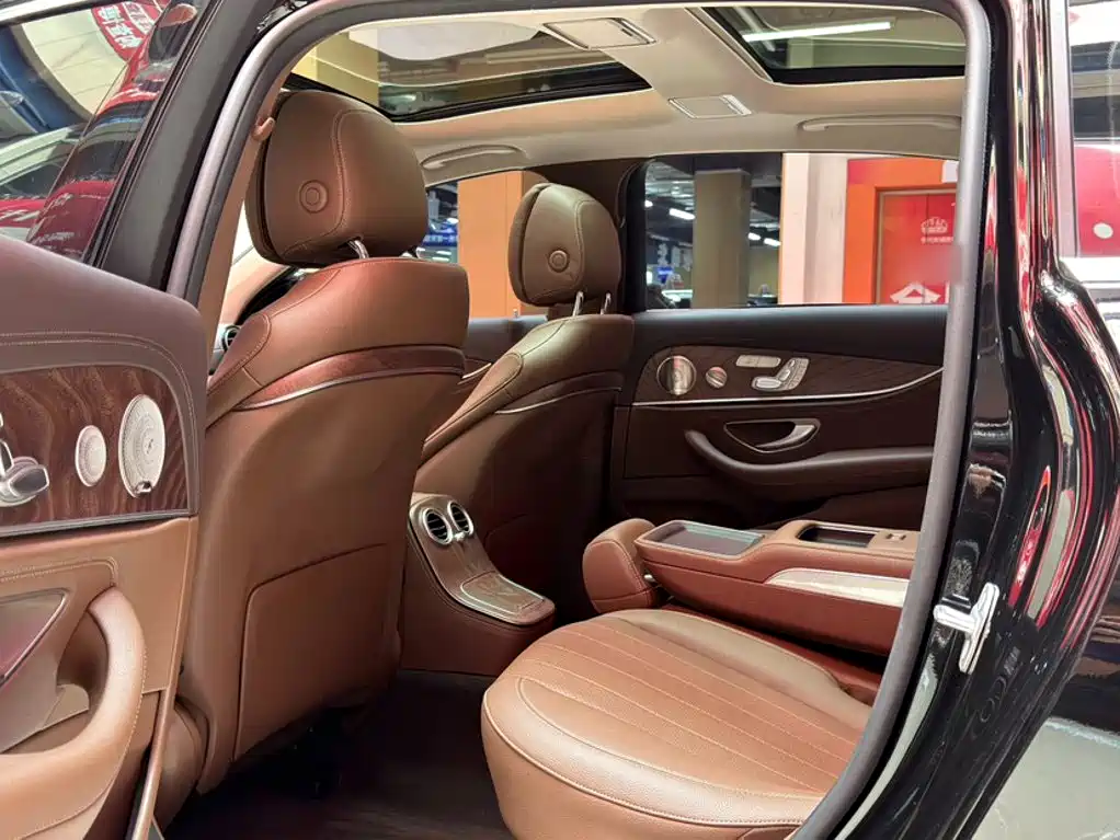 Mercedes-Benz E-Class — миниатюра 11
