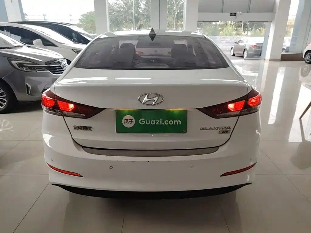 Hyundai Elantra — миниатюра 6