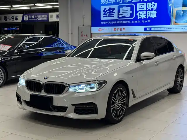 BMW 5-Series — фото 1