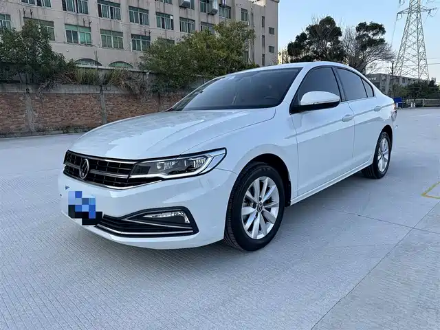 VOLKSWAGEN BORA