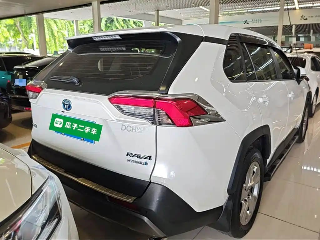 Toyota RAV4 — миниатюра 7