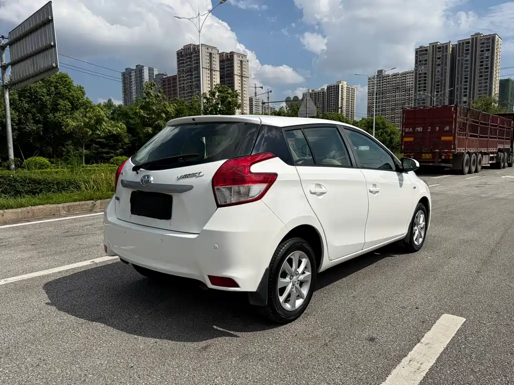 Toyota Yaris L — миниатюра 4
