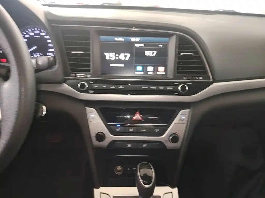 Hyundai Elantra — миниатюра 13