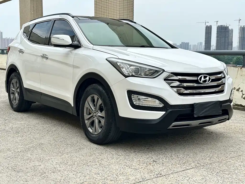 Hyundai Santa Fe 2013 2.4L AT