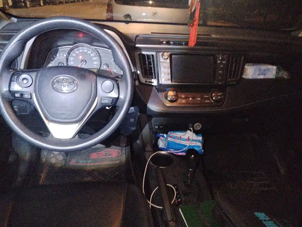 Toyota RAV4 — миниатюра 5