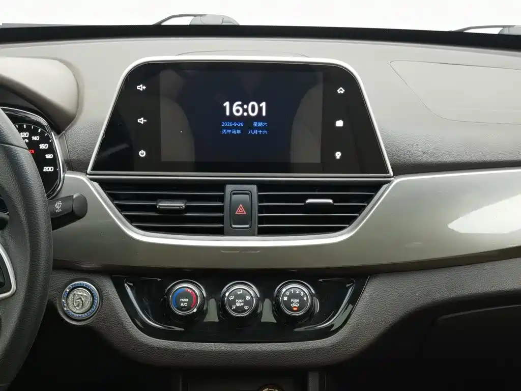 Baojun 310W — миниатюра 12