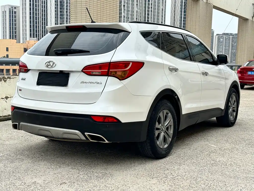 Hyundai Santa Fe 2013 2.4L AT