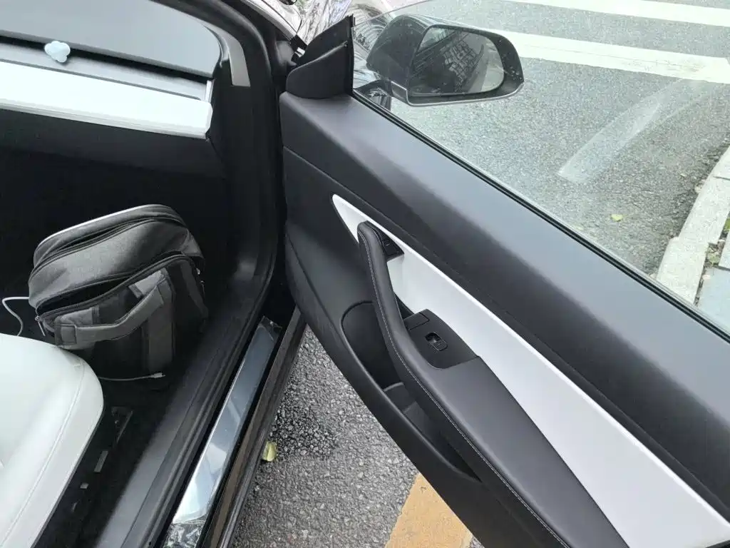Tesla Model 3 — миниатюра 19