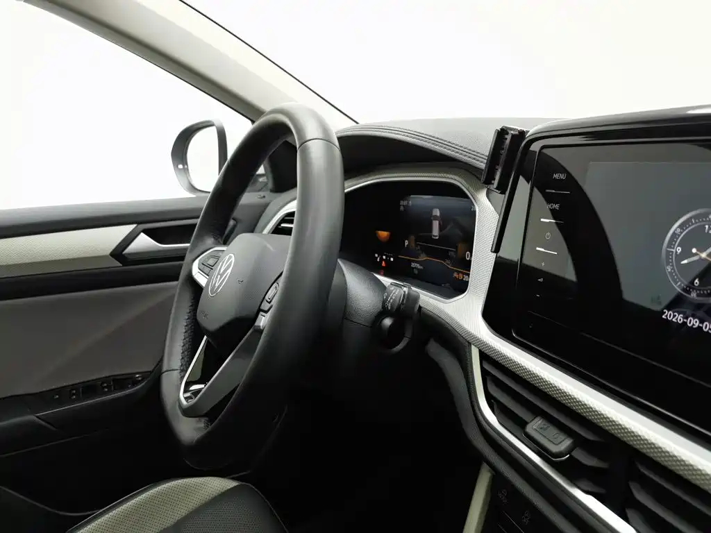 Volkswagen T-Roc — миниатюра 22