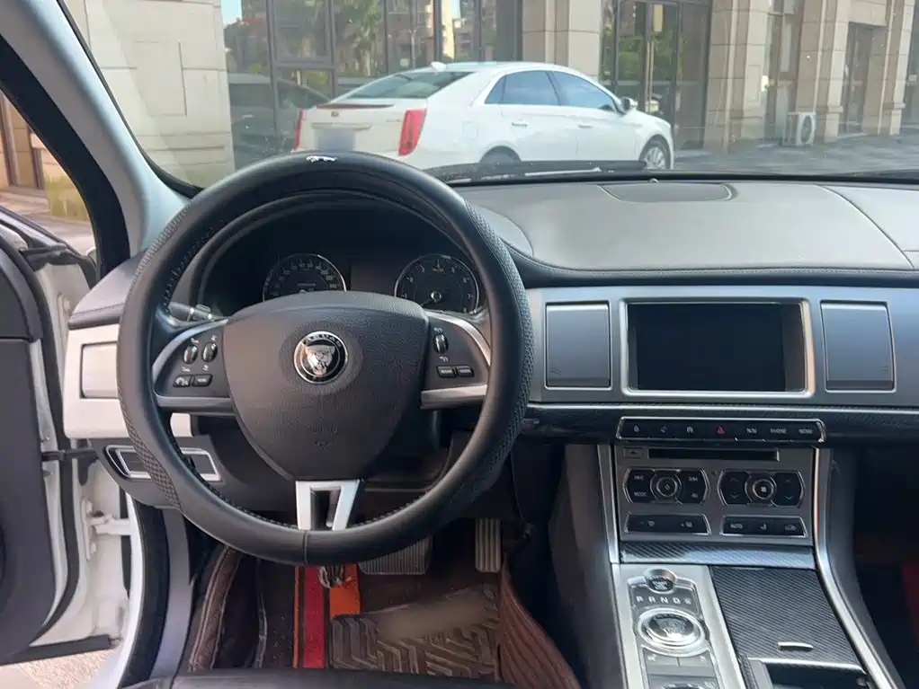 Jaguar XF — миниатюра 10
