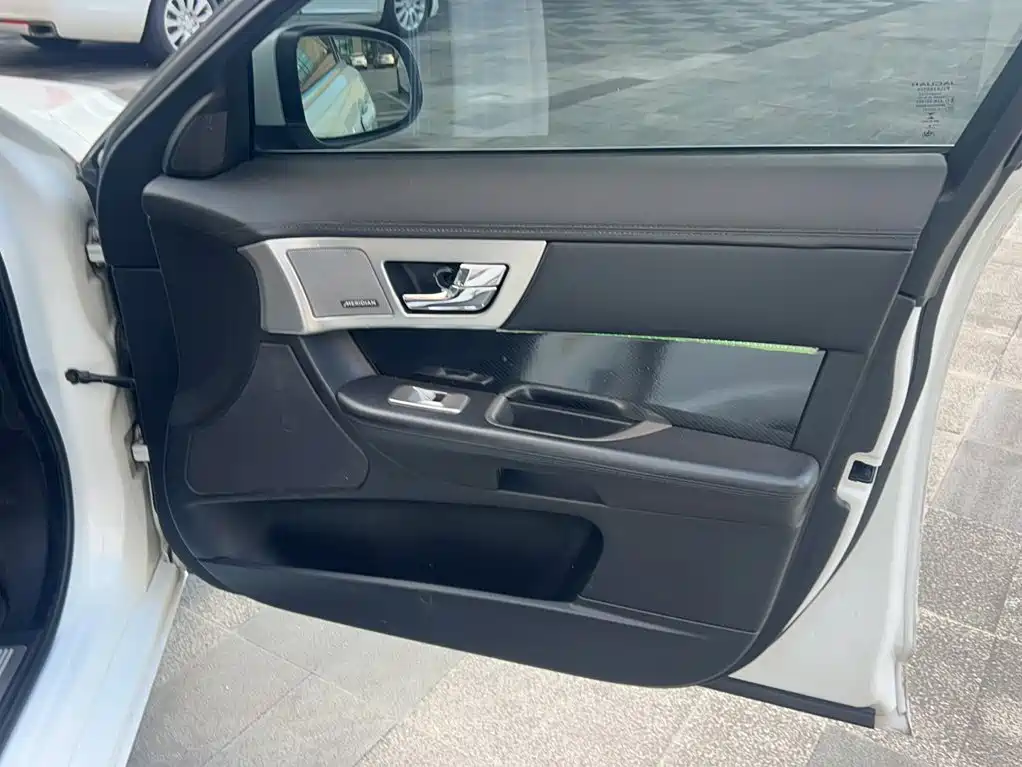 Jaguar XF — миниатюра 17