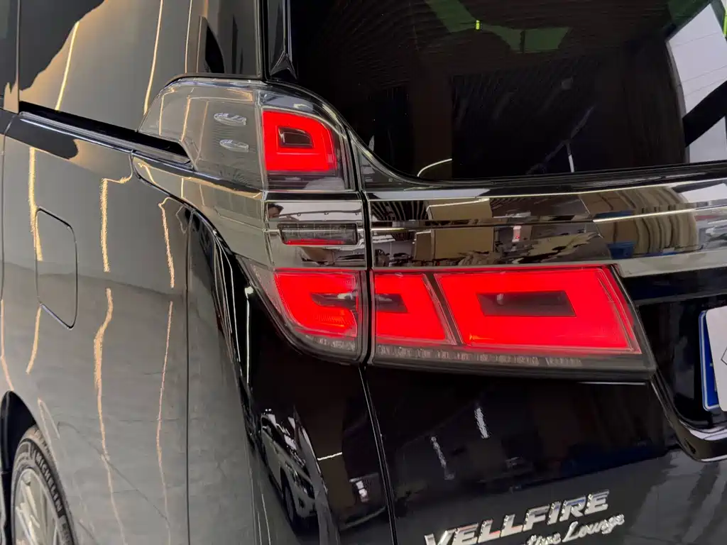 Toyota Vellfire — миниатюра 12