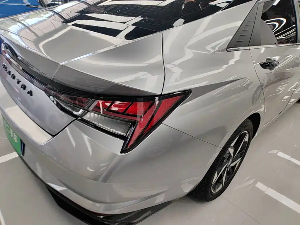 Hyundai Elantra — миниатюра 8