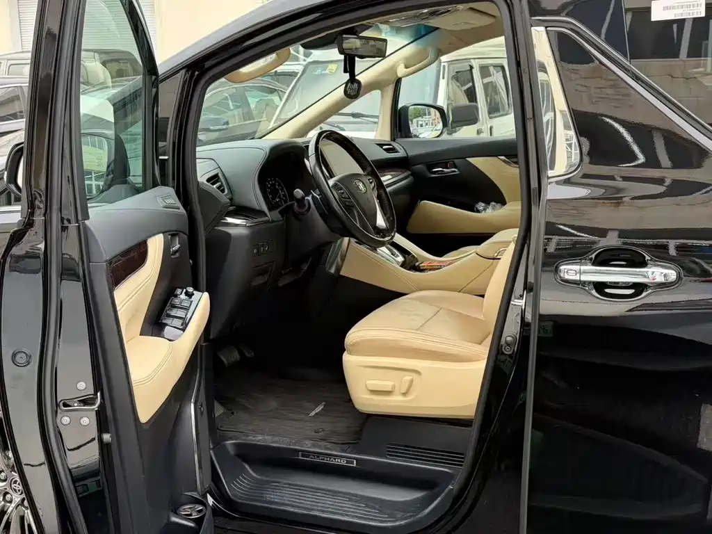 Toyota Alphard 2021 2.5L Luxury