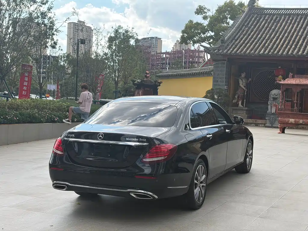 Mercedes-Benz E-Class — миниатюра 12