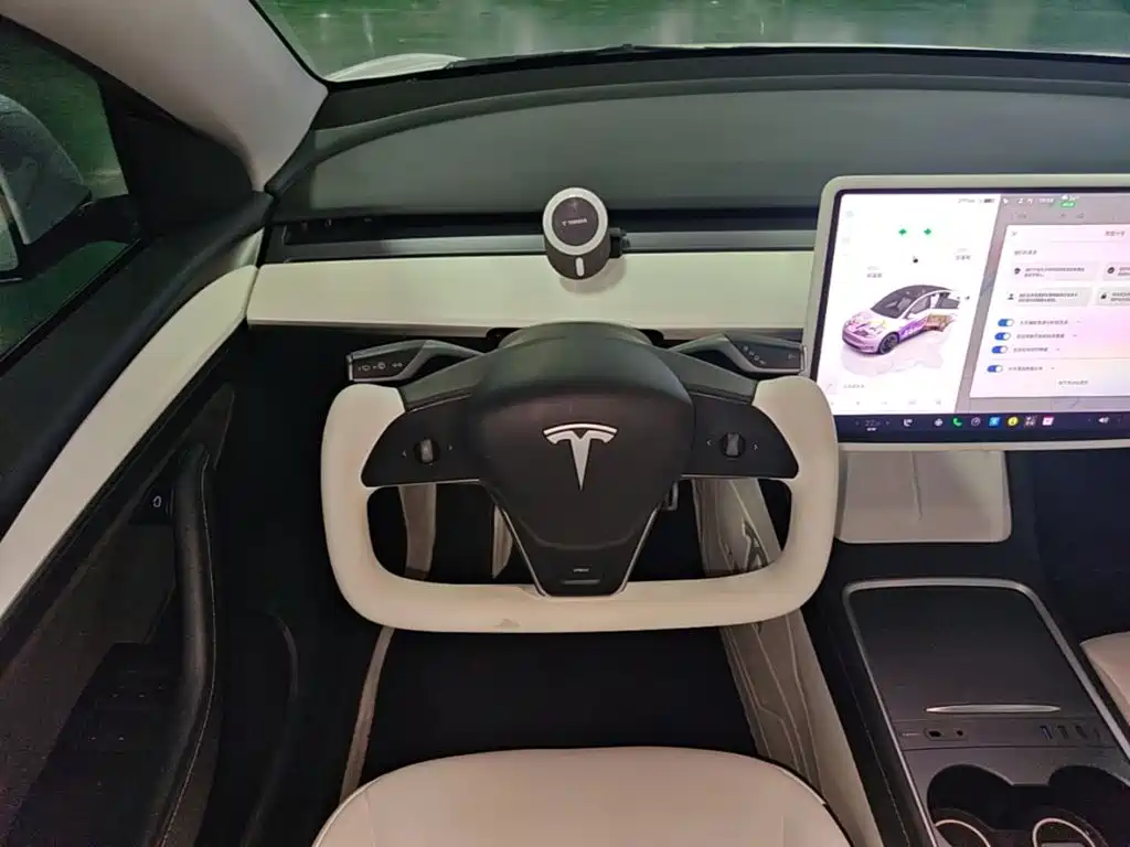 Tesla Model Y — миниатюра 11
