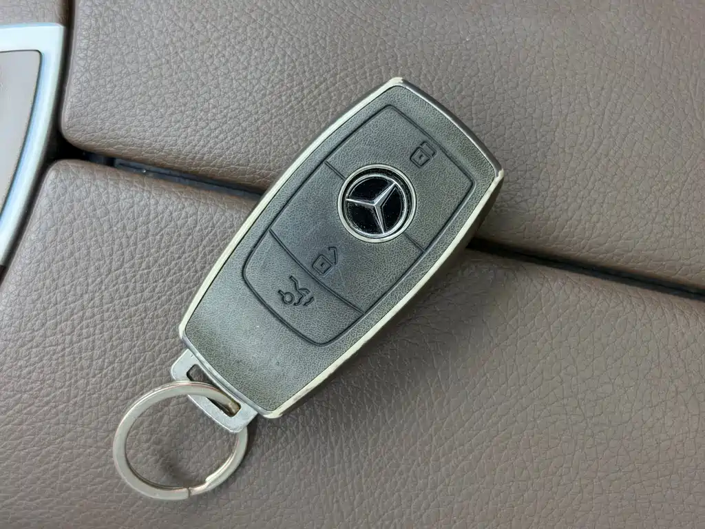 Mercedes-Benz E-Class — миниатюра 12