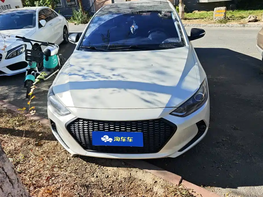 Hyundai Elantra — миниатюра 2
