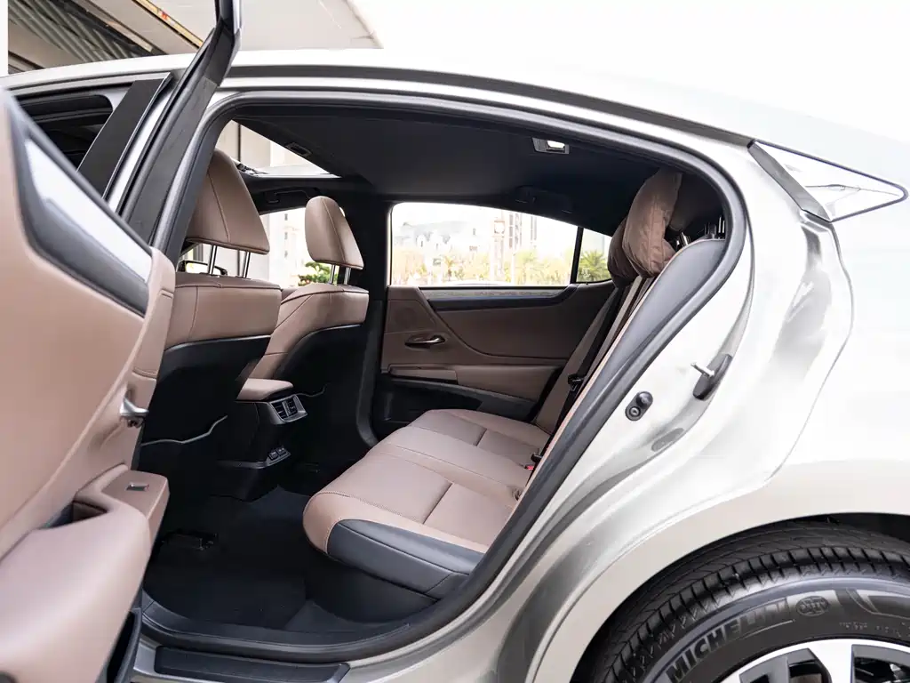 Lexus ES 2025 300h Premium