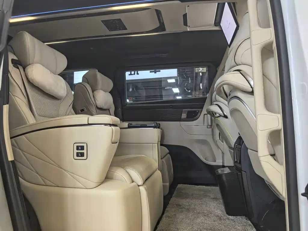 Toyota Alphard — миниатюра 15