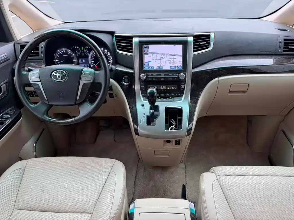 Toyota Alphard — миниатюра 9