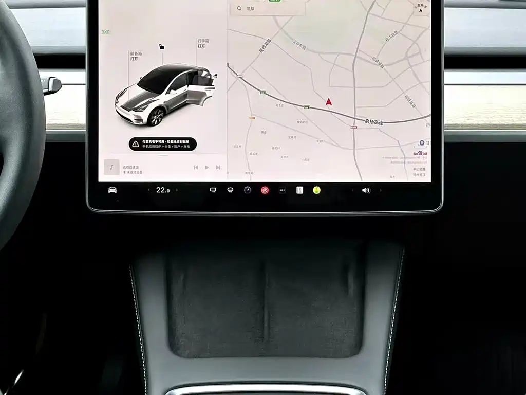 Tesla Model Y — миниатюра 9