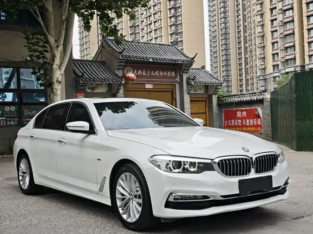 BMW 5 Series — миниатюра 3